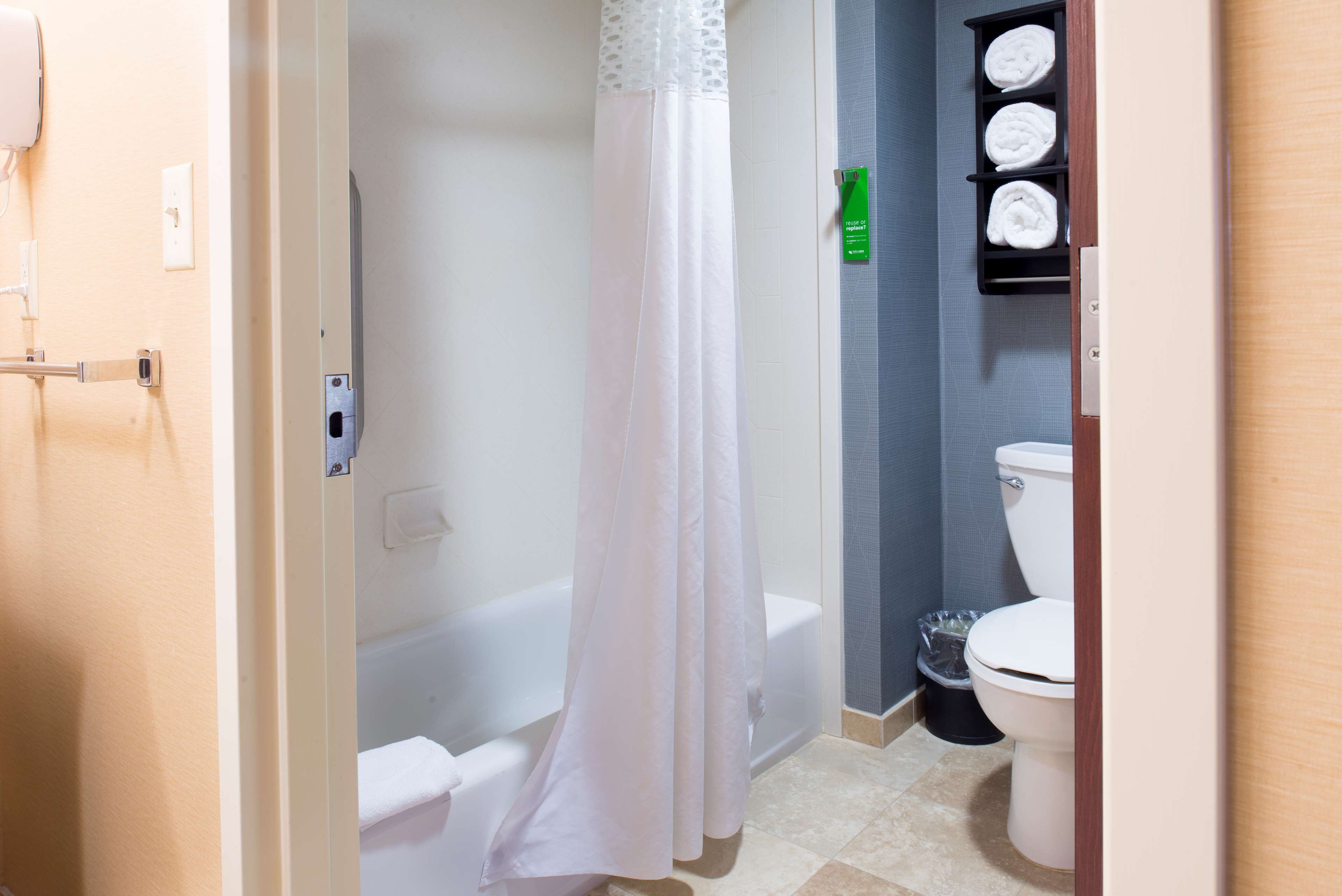 shower, free toiletries, hair dryer, towels