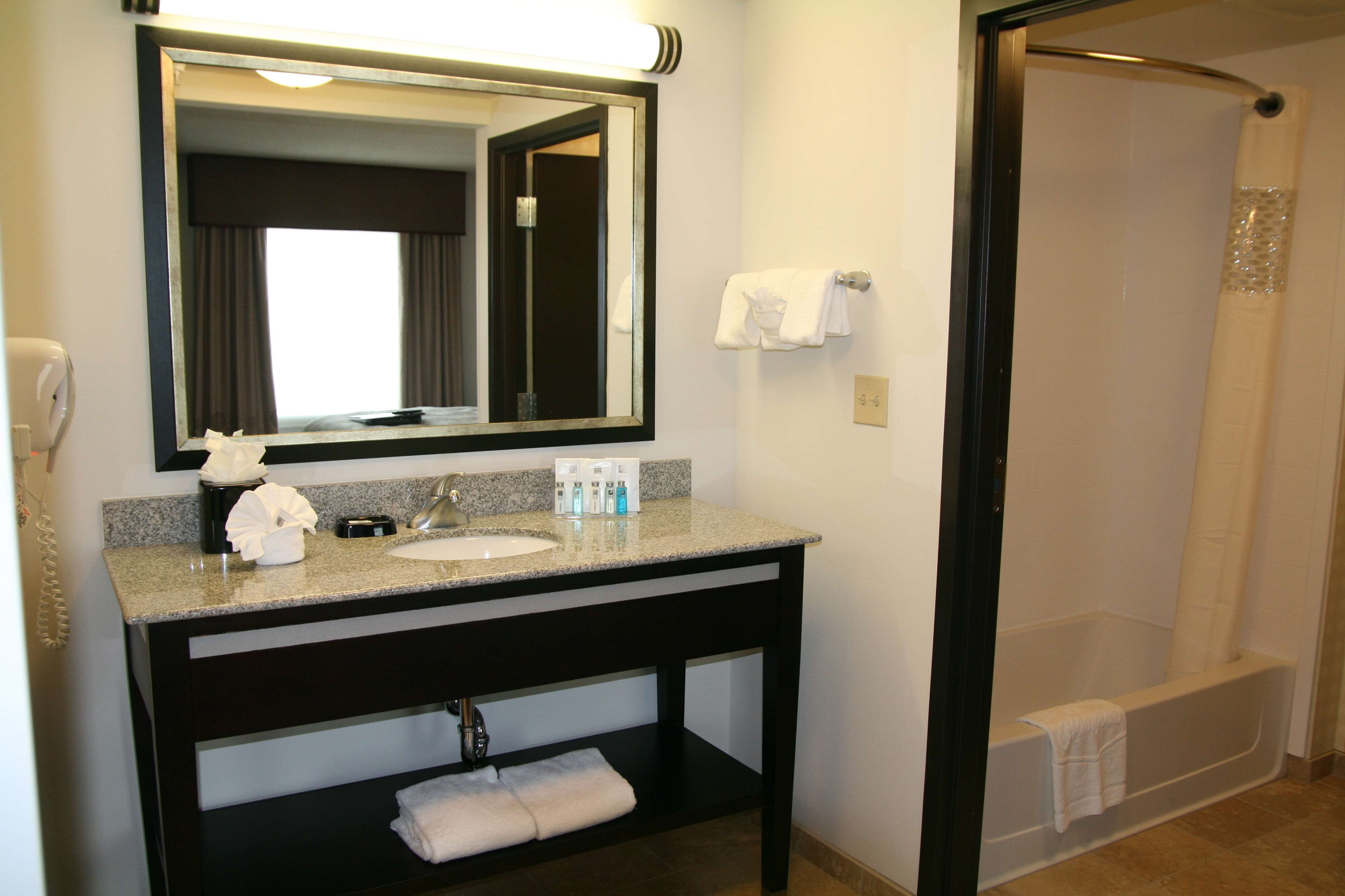 two queens studio suite | bathroom | combined shower/bathtub, hair dryer, towels