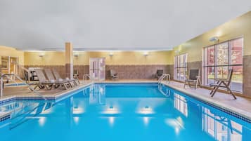 Indoor pool, sun loungers