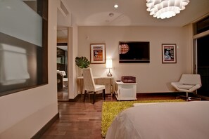 Room, 1 King Bed, Balcony