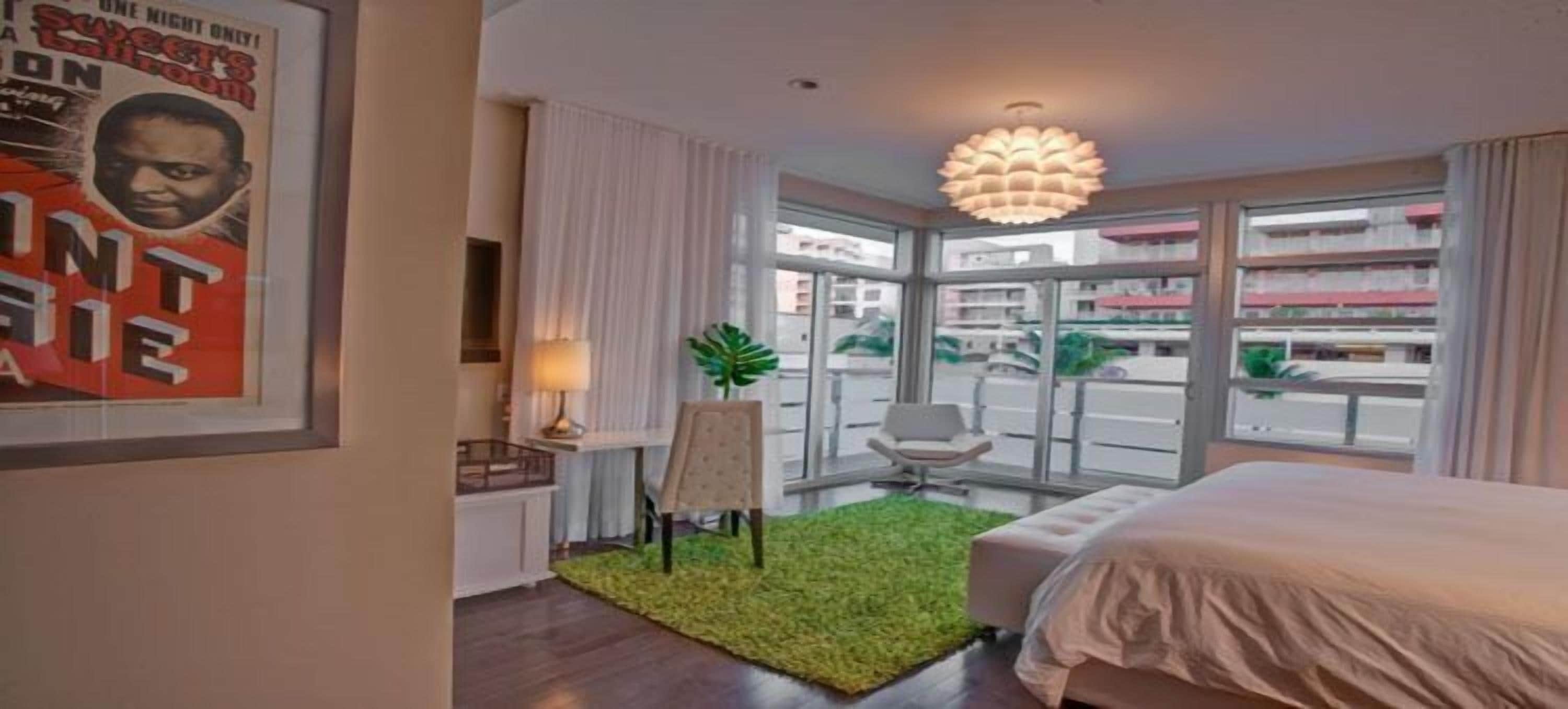 room, 1 king bed, balcony | living area | 42-inch lcd tv with cable channels, tv