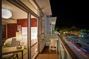 Room, 1 King Bed, Balcony