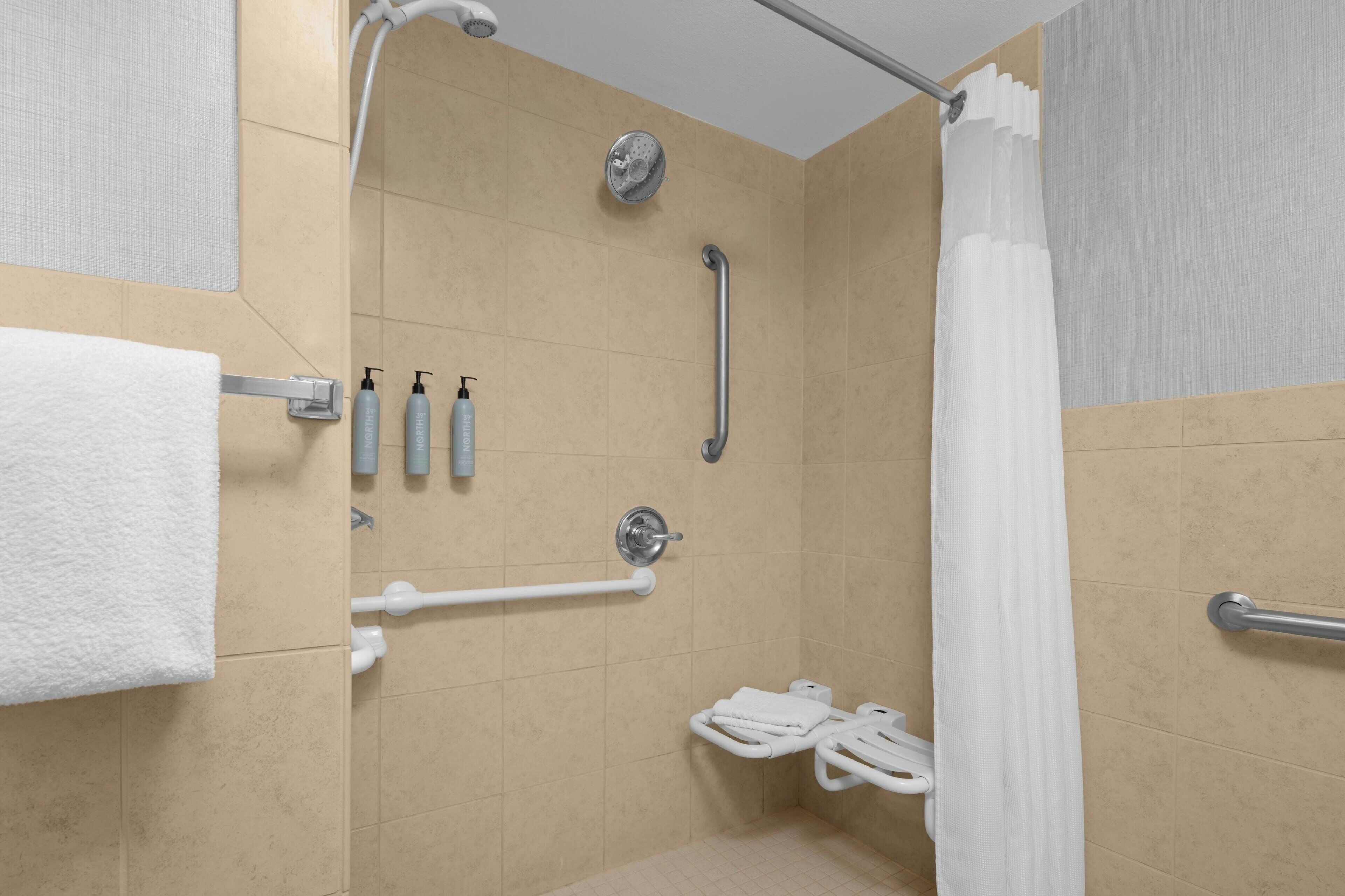 studio, 1 king bed with sofa bed | bathroom | combined shower/bathtub, free toiletries, hair dryer, towels