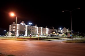 Façade de lâhĂ©bergement - soirĂ©e/nuit