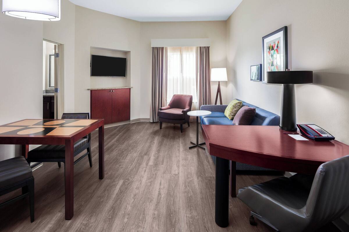 Suite, 1 King Bed with Sofa bed | Living area | 37-inch flat-screen TV with digital channels, TV, Netflix