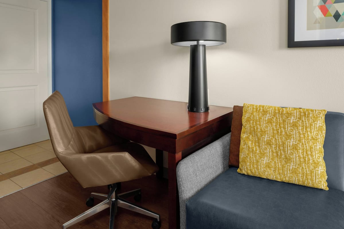 1 bedroom, premium bedding, pillowtop beds, individually decorated