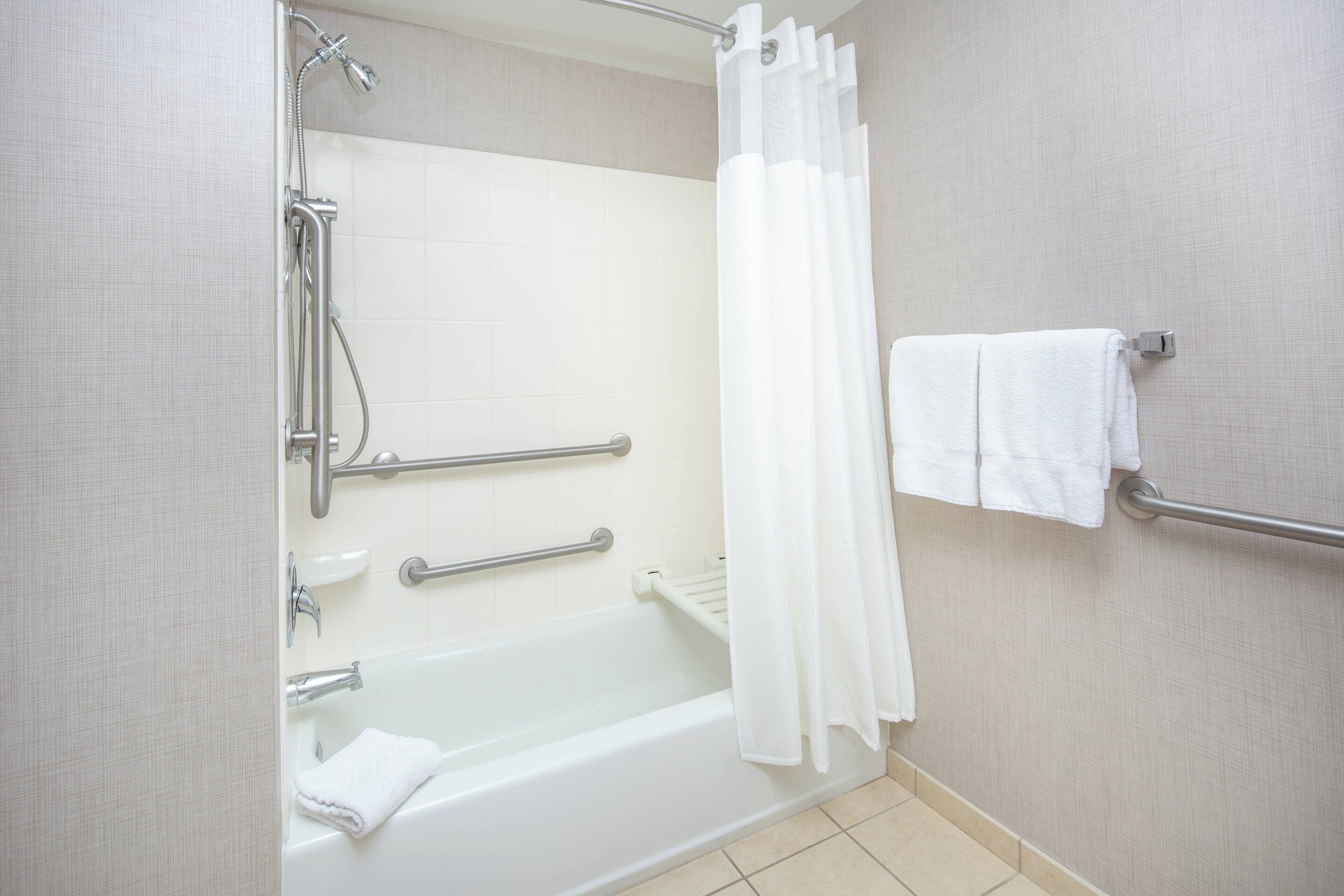 suite, 1 bedroom, non smoking | bathroom | combined shower/bathtub, free toiletries, hair dryer, towels
