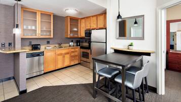 1 bedroom, desk, iron/ironing board, free cribs/infant beds