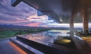 7 restaurants; breakfast, lunch, dinner and brunch served  - Talking Stick Resort (Scottsdale)