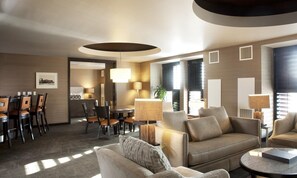 저자극성 침구, 필로우탑 침대, 객실 내 금고, 책상