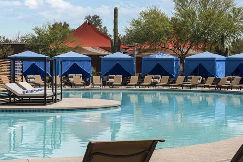 2 outdoor pools, pool umbrellas