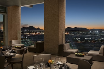 7 restaurants, breakfast, lunch, dinner served; seafood at Talking Stick Resort