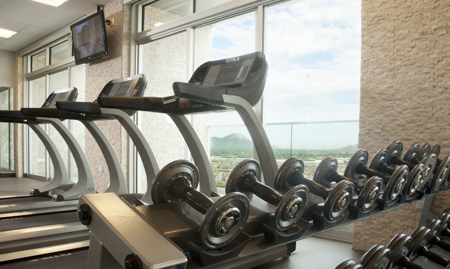 sauna, hot tub, body treatments, body wraps, body scrubs, facials