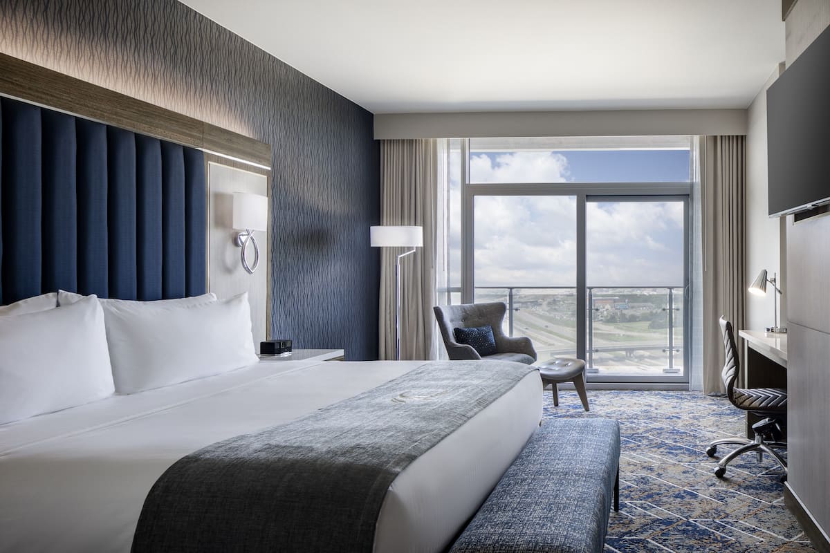 Sky Tower Premium King | In-room safe, desk, laptop workspace, iron/ironing board