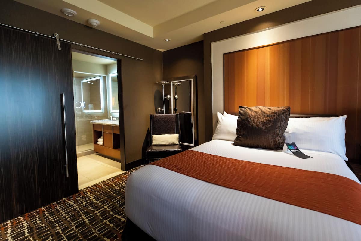 Chambre, 1 trĂšs grand lit, non-fumeur (Spa Tower) | Coffre-fort, bureau, espace de travail pour ordinateurs portables