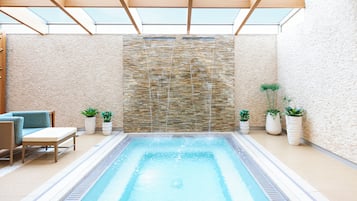 Couples treatment rooms, hot tub, steam room, hot springs