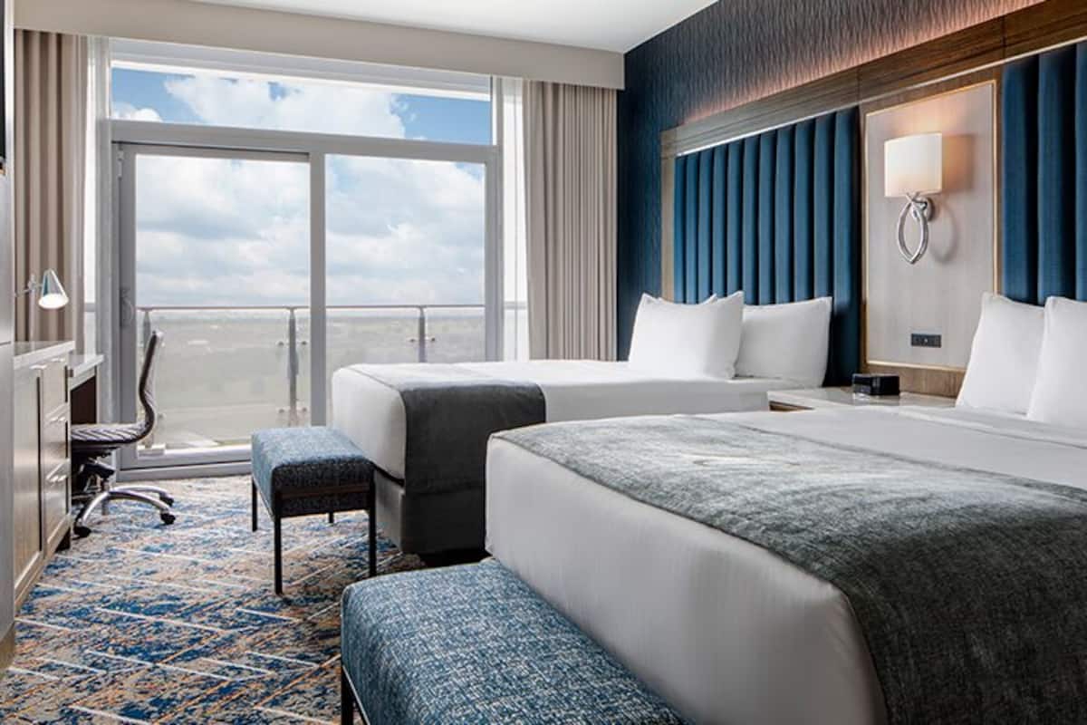 Caja de seguridad en la habitación y escritorio