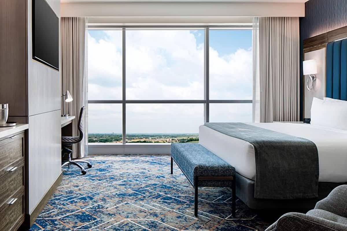 Chambre simple Deluxe, 1 trĂšs grand lit | Coffre-fort, bureau, espace de travail pour ordinateurs portables