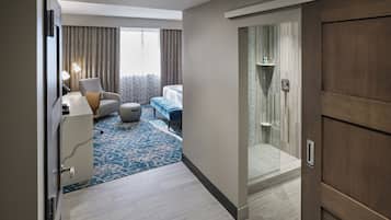 1 King Bed, Grand Tower