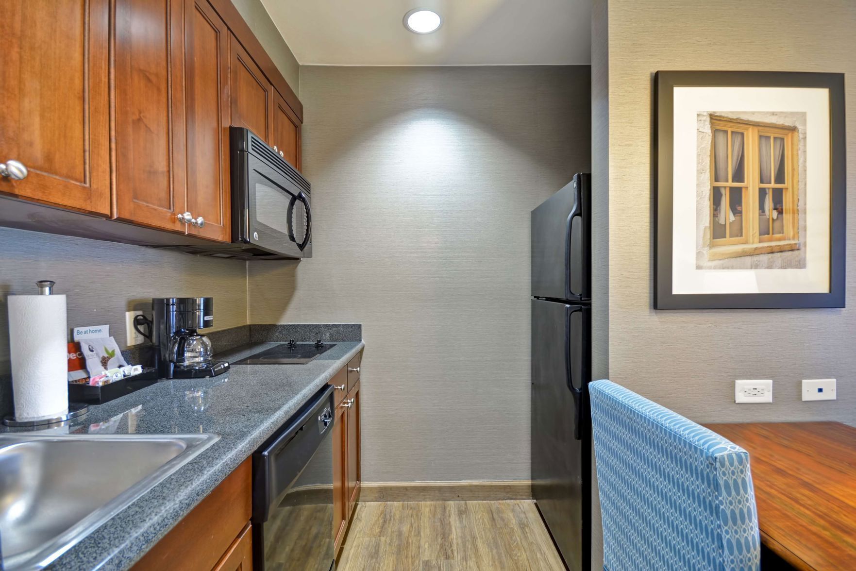 Private kitchen | Full-size fridge, microwave, stovetop, dishwasher
