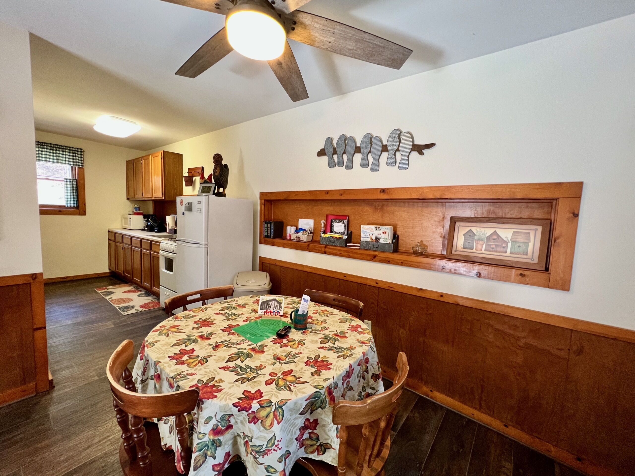 Family Cabin, Private Bathroom (Barnwood (one BR)) | Dining