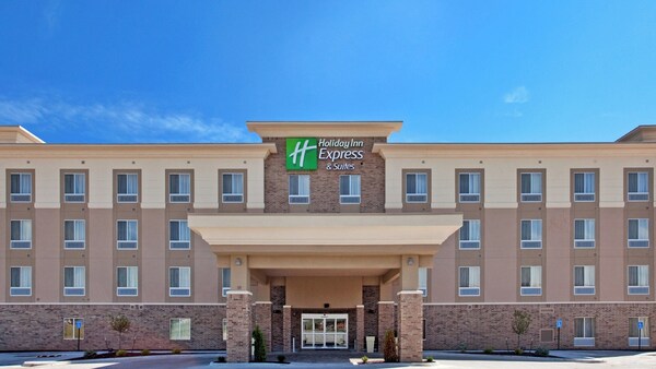 Holiday Inn Express & Suites Topeka North By Ihg - Topeka, KS