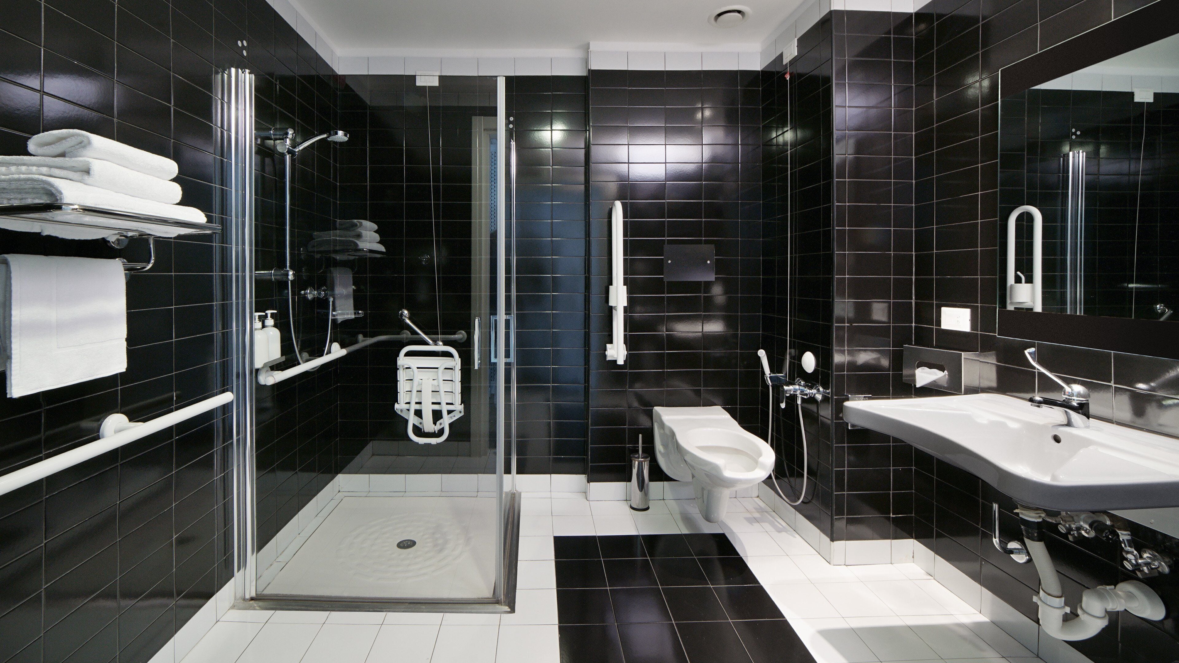 standard room, 1 double bed, accessible, balcony | bathroom | combined shower/bathtub, hair dryer, bidet, towels