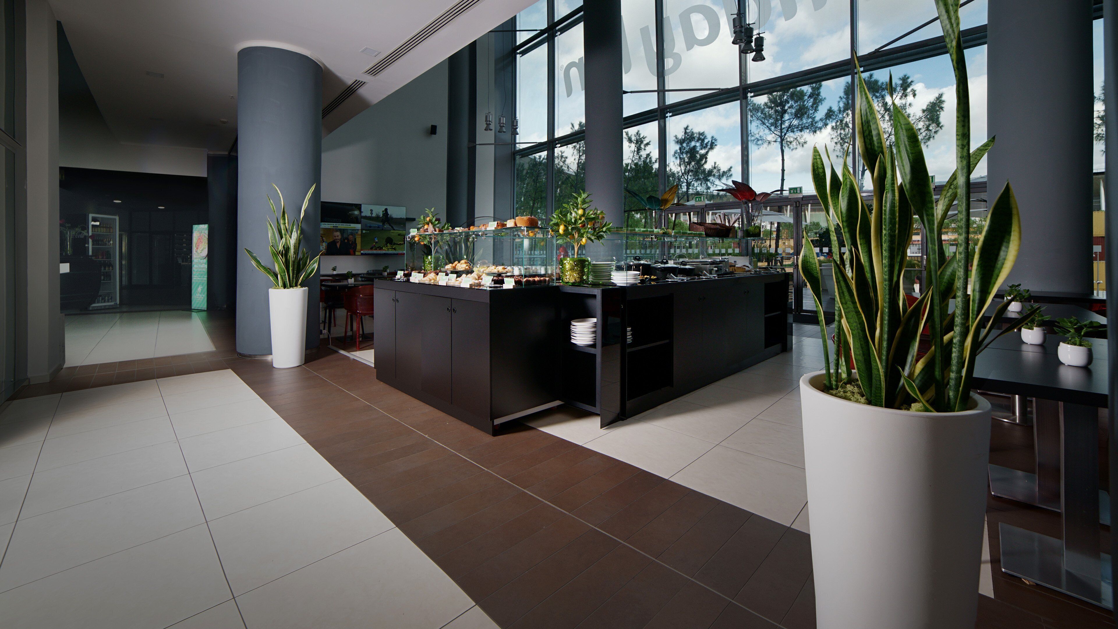 daily full breakfast (eur 10 per person)