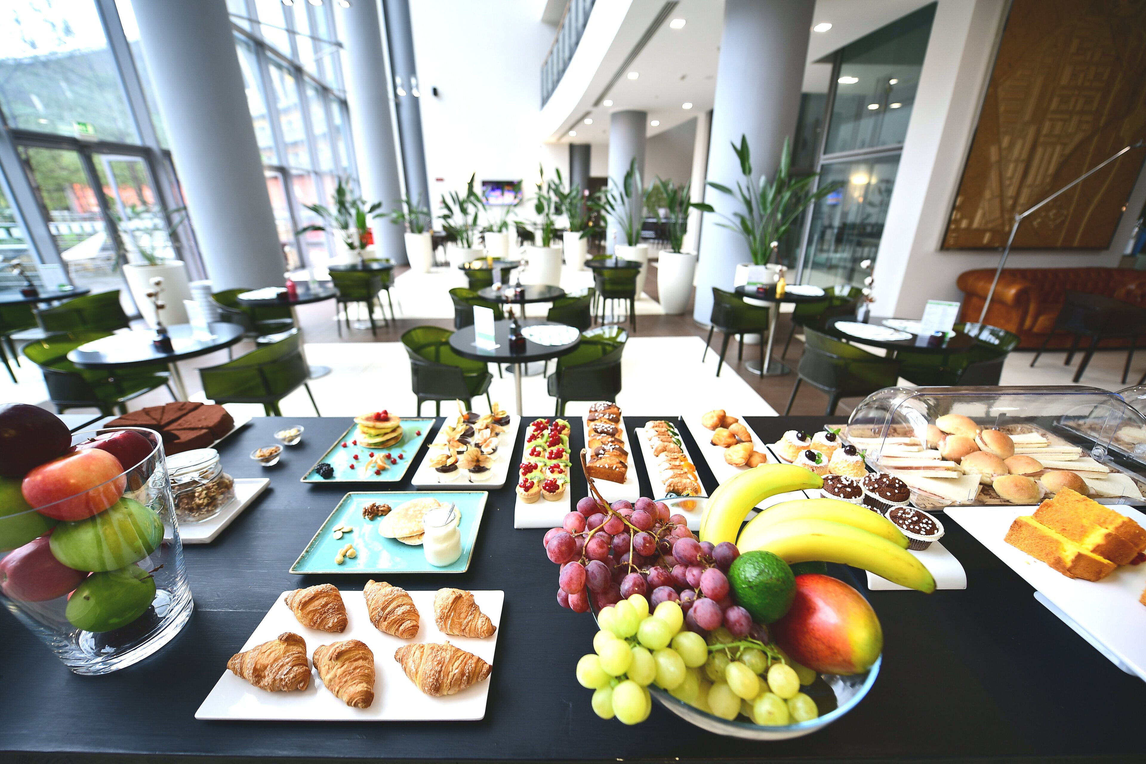 daily full breakfast (eur 10 per person)