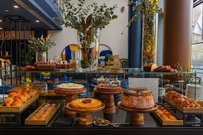 Daily full breakfast (EUR 10 per person)