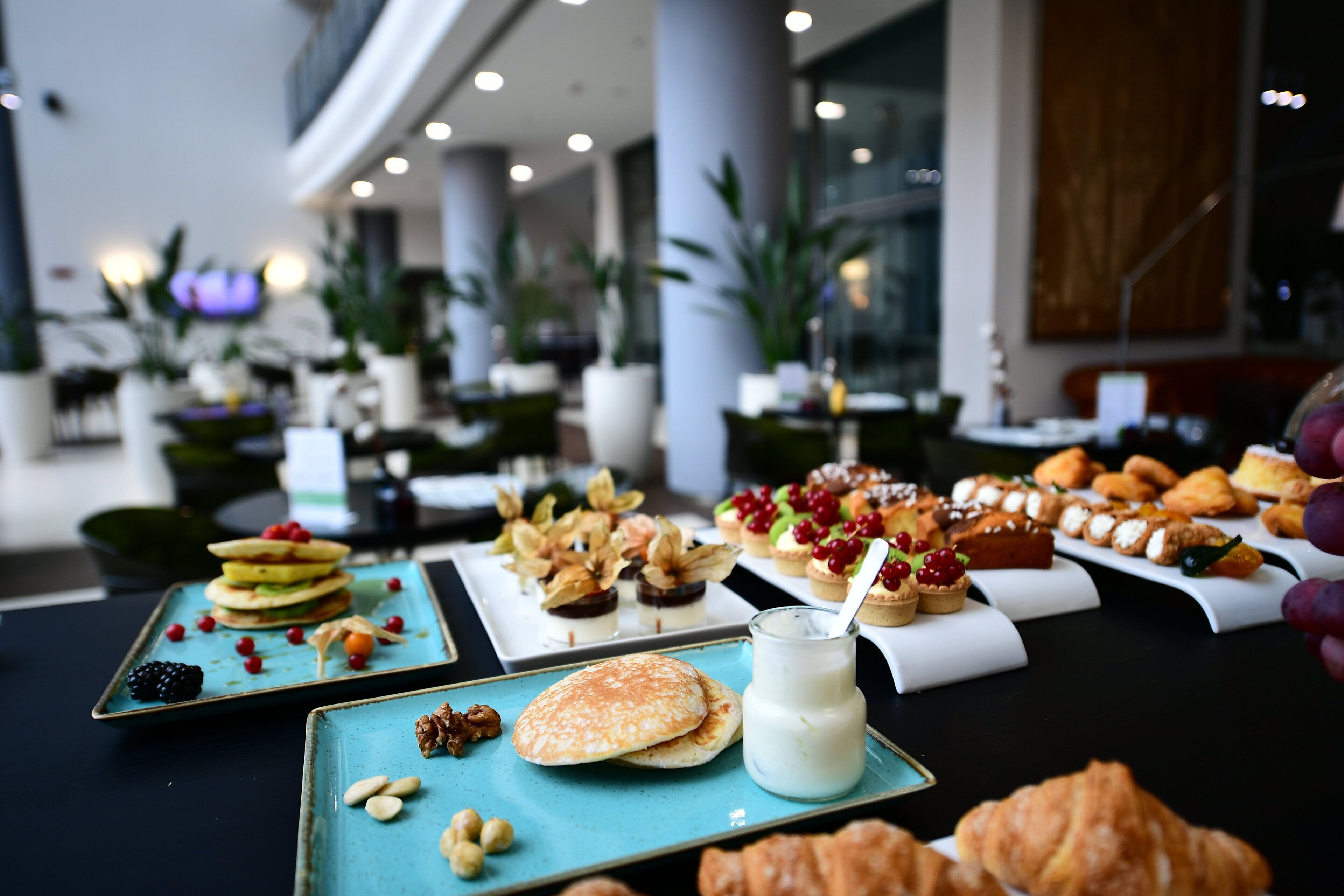 daily full breakfast (eur 10 per person)