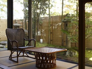 Articles gratuits dans le mini-bar, coffres-forts dans les chambres