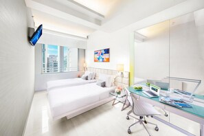 Pillow-top beds, in-room safe, desk, iron/ironing board - iclub Wan Chai Hotel (Hong Kong)