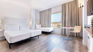 Tremannsrom | Minibar, skrivebord, wi-fi (inkludert) og sengetøy