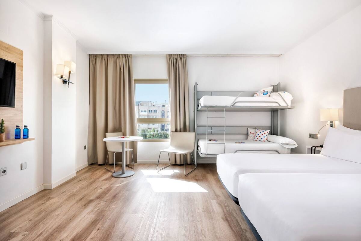 Minibar, desk, free WiFi, bed sheets