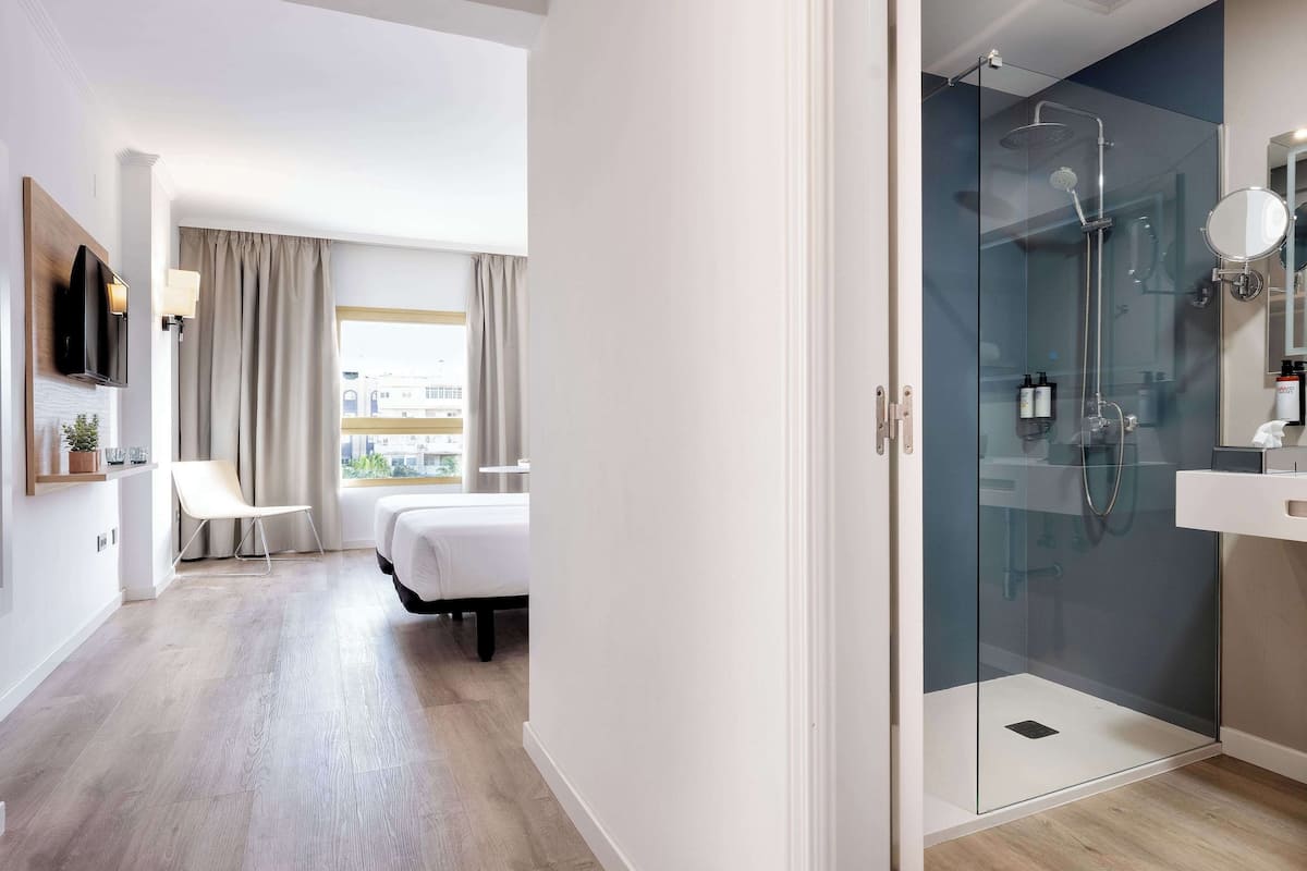 minibar, desk, free wifi, bed sheets