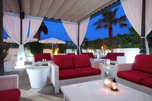 供應午餐和晚餐，地中海料理