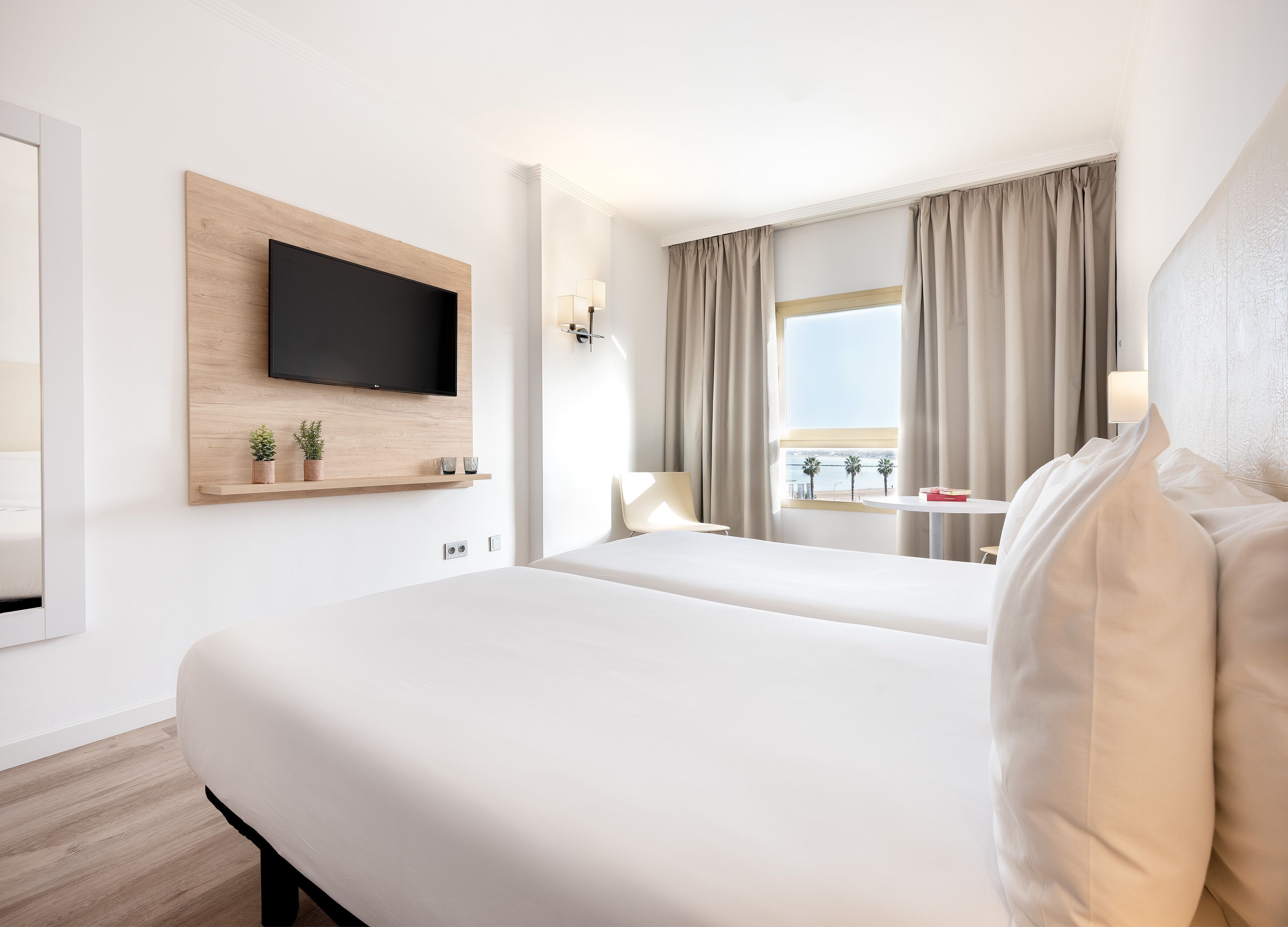 Minibar, desk, free WiFi, bed sheets
