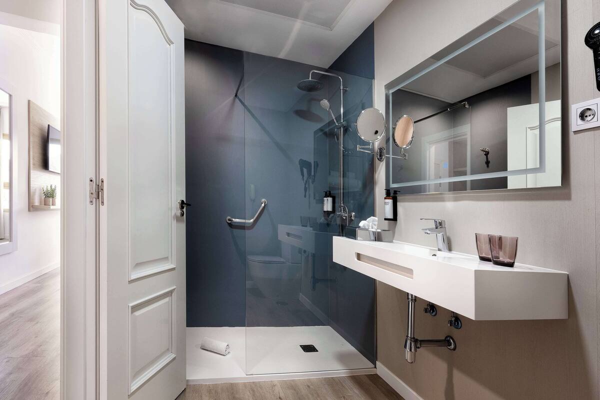 hair dryer, bidet, towels