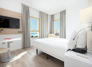 Standard Room, Sea View | Minibar, desk, free WiFi, bed sheets - Hotel Melilla Puerto (Melilla)