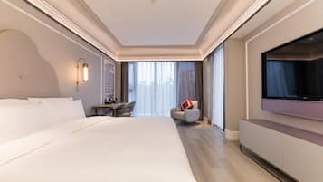 Deluxe Room, 1 King Bed | Minibar, in-room safe, free WiFi