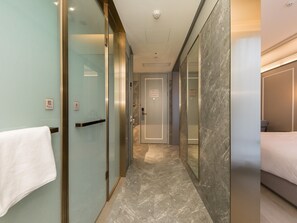 Minibar, caja de seguridad en la habitación y wifi gratis 