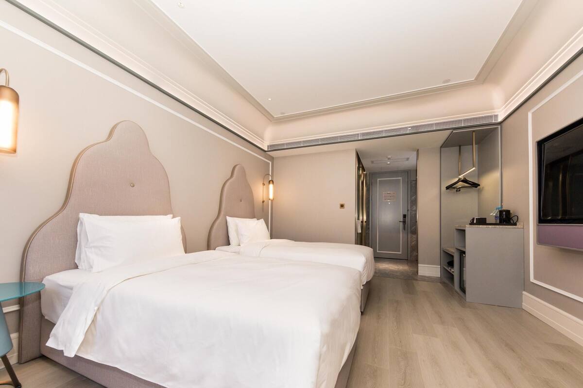 Minibar, caja de seguridad en la habitación y wifi gratis