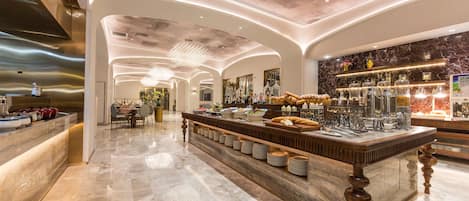 Frühstücksbuffet gegen Gebühr