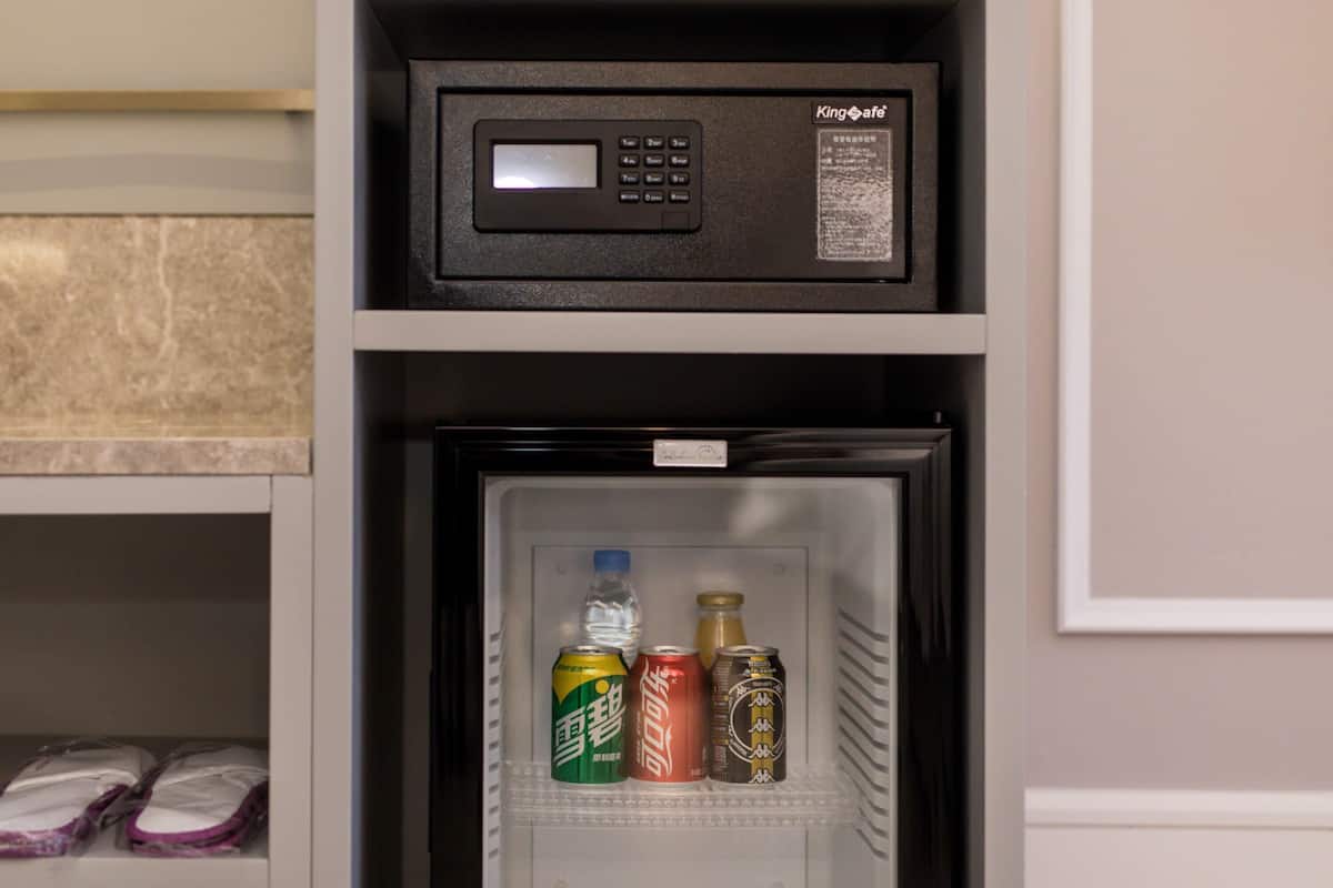 Minibar, in-room safe, free WiFi