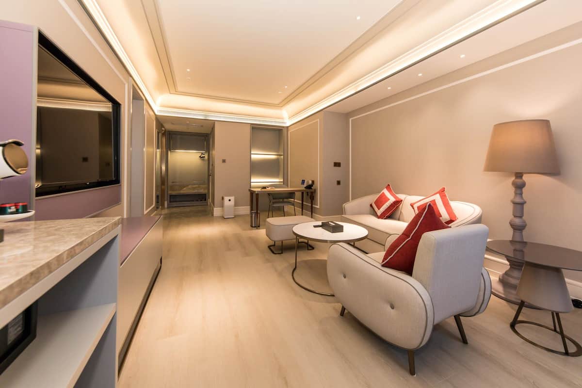 Minibar, in-room safe, free WiFi