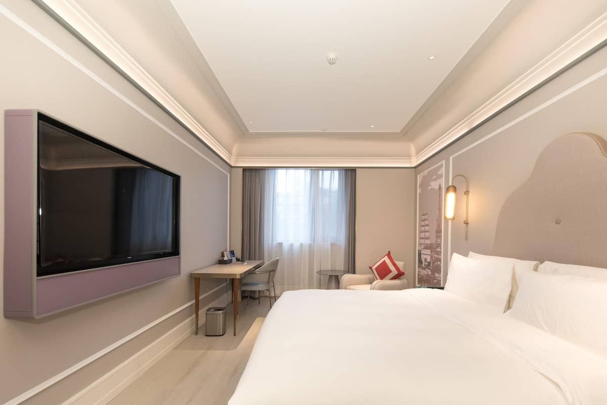 Standard Room, 1 King Bed