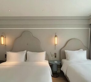 Family Triple Room, Multiple Beds (Family) | Down duvets, memory-foam beds, minibar, in-room safe - Mercure Xian Dayan Pagoda (Xi'an)