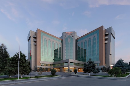 Exterior. Ramada Plaza by Wyndham Gence