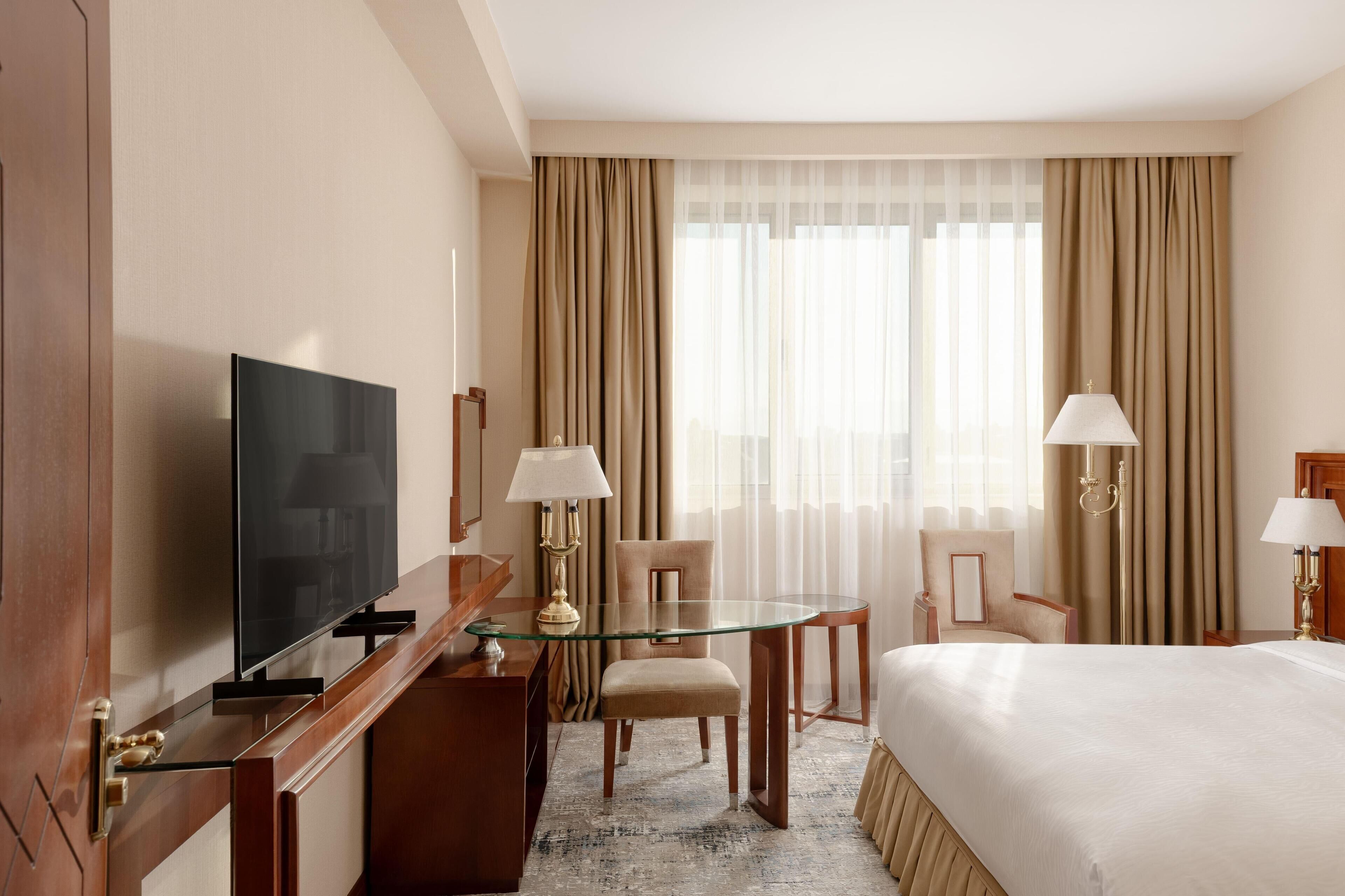 Ropa de cama de alta calidad, minibar, caja fuerte y escritorio